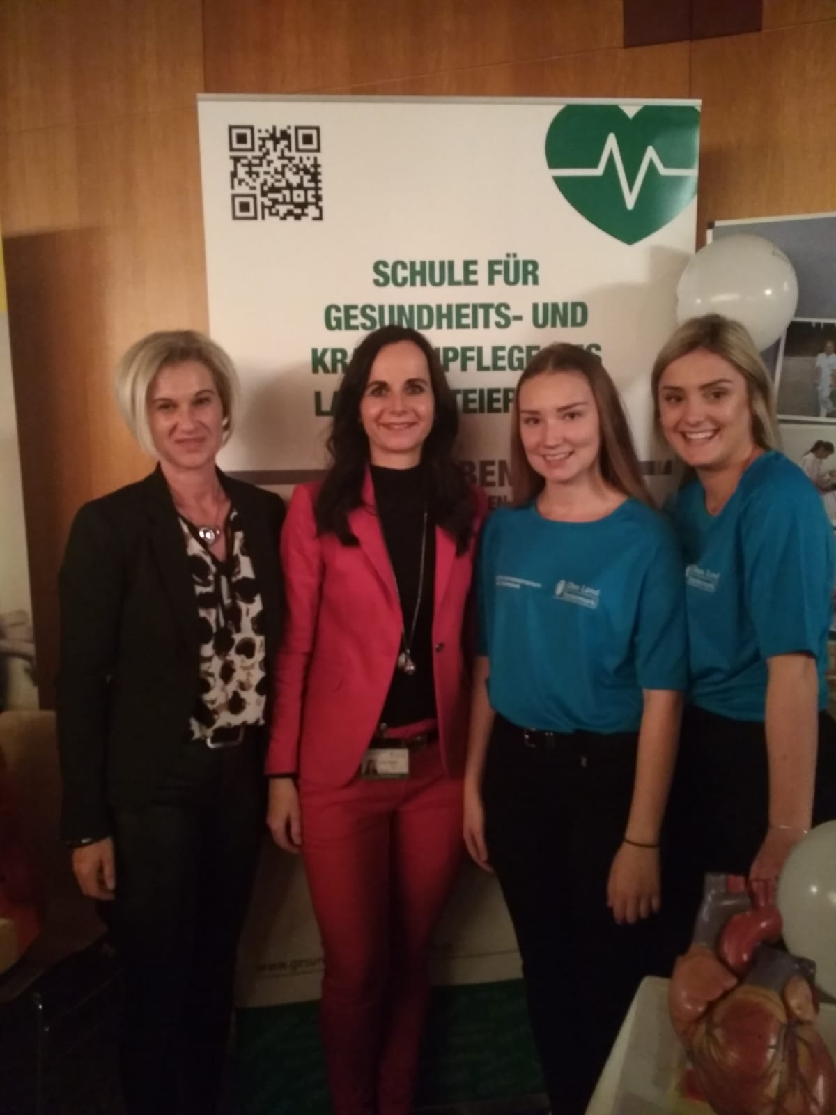 Direktorin Michaela Sundl, MSc, LfGuK Dorothea Papst, MSc., Auszubildende © SGKLN/Barbara Friedl Direktorin Michaela Sundl, MSc, LfGuK Dorothea Papst, MSc., Auszubildende © SGKLN/Barbara Friedl