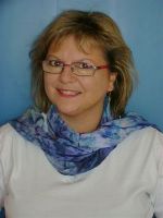 Portrait von Frau Leitner-Fidler mit Schal