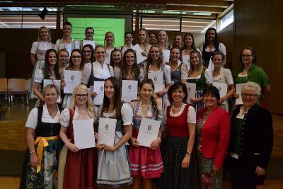 Diplomandinnen u. Ehrengäste Abschluss DGKP JG 2016_2019 © sagkst/wallner Diplomandinnen u. Ehrengäste Abschluss DGKP JG 2016_2019 © sagkst/wallner