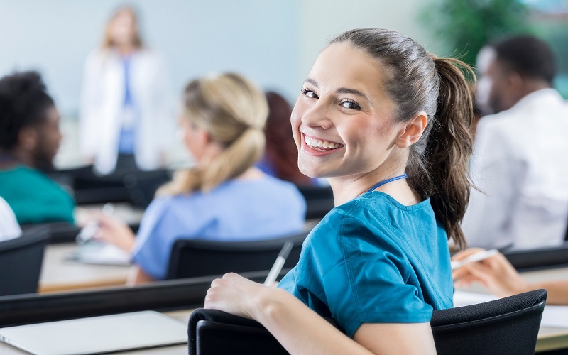 Fachschule Pflege © istock