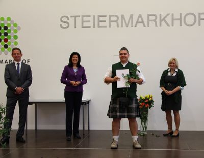 Ausbildung im gehobenen Dienst für psychiatrische Gesundheits- und Krankenpflege Lehrgang 2017/2020, Gruppe 2, Direktor Heribert Truschnegg MSc, Klubobfrau Landtagsabgeordnete Mag. Barbara Riener, PFA-Absolvent Georg Prihald, Lehrgangsleiterin Helga Deutscher, MSc