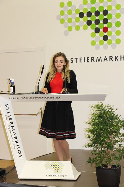 Absolventin Daniela Katschnig, hielt die Rede für die AbsolventInnen 