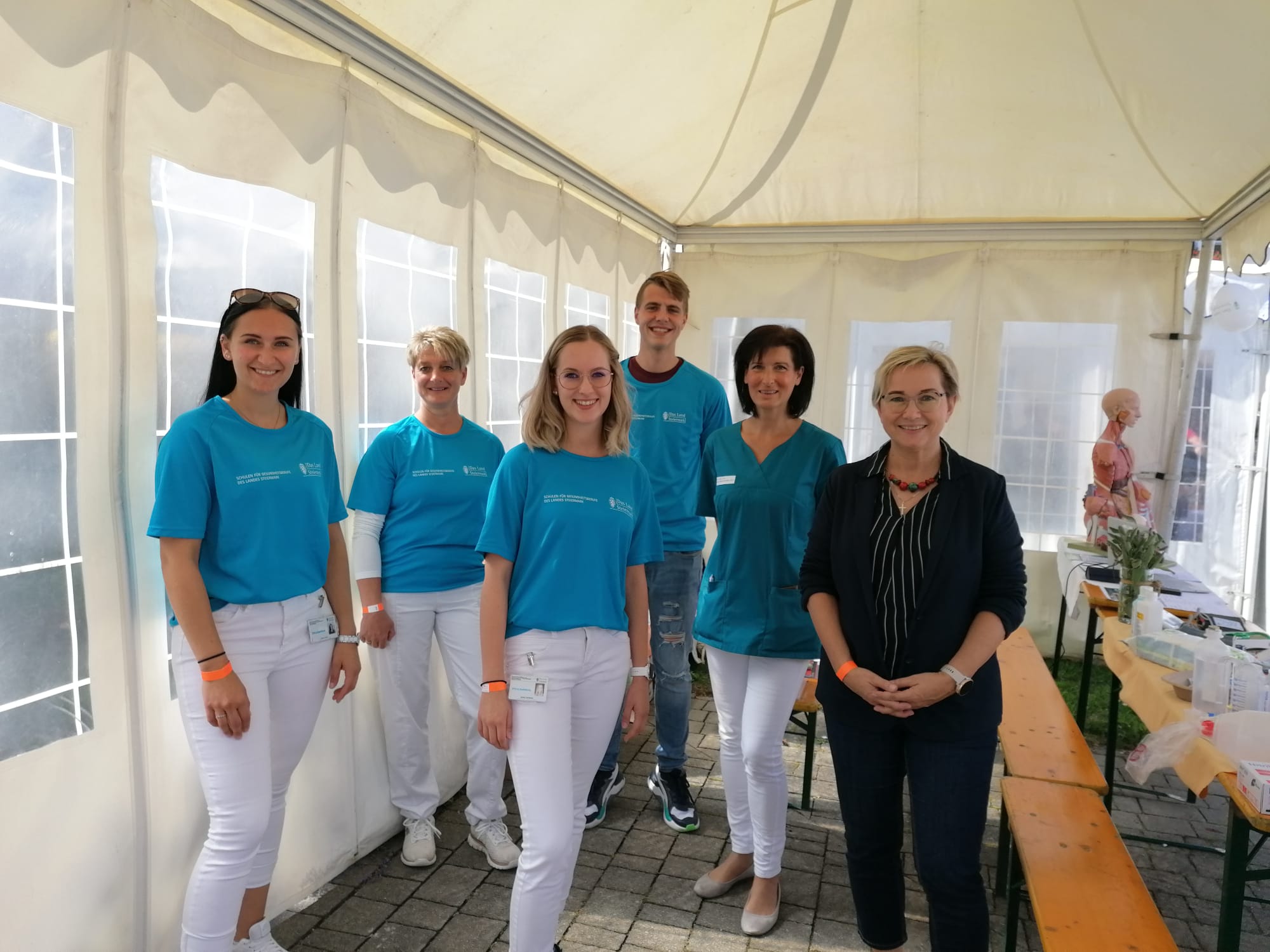 Tag der Gesundheit Neumarkt, Stand mit allen TeilnehmerInnen © sagkst Tag der Gesundheit Neumarkt, Stand mit allen TeilnehmerInnen