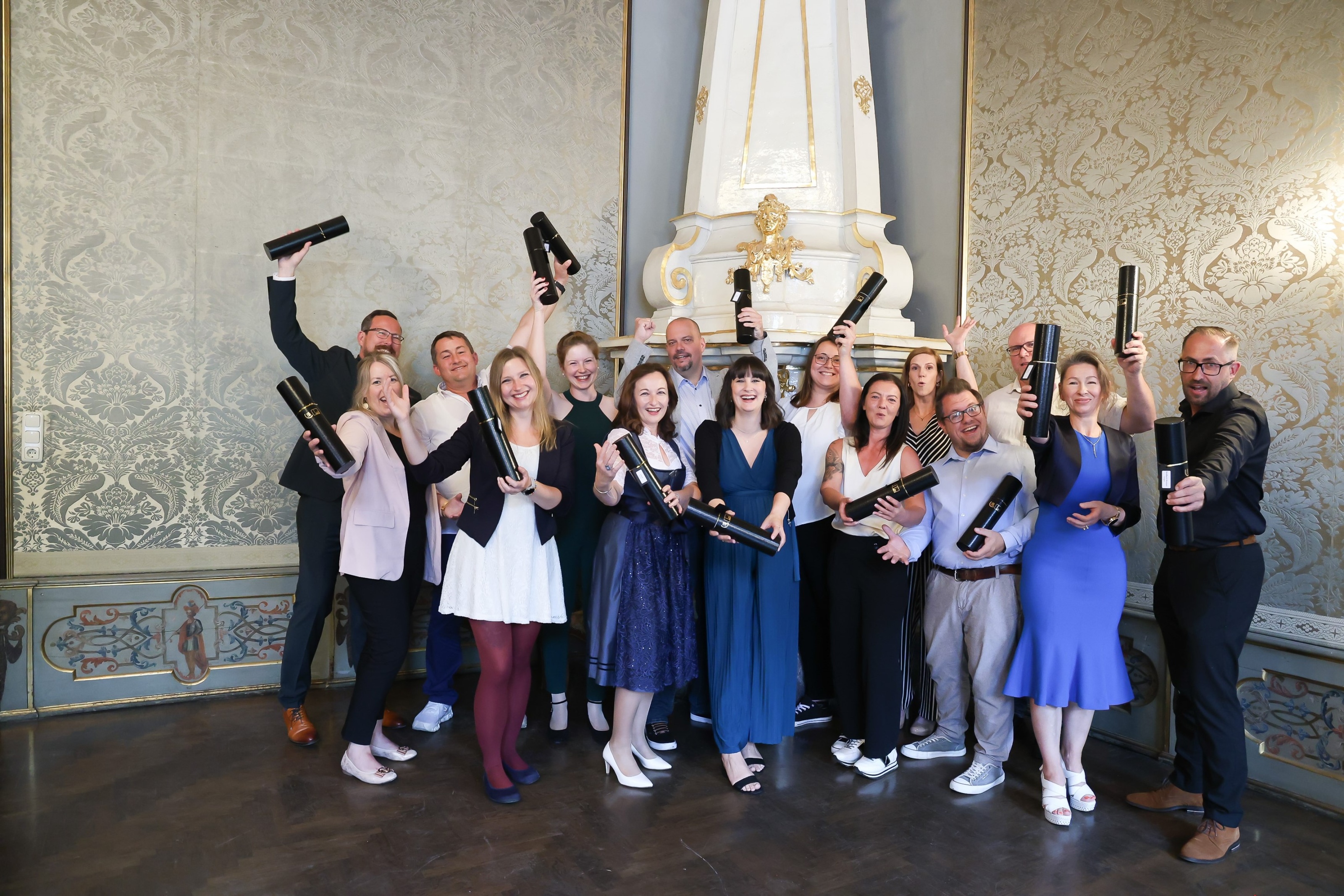 Gruppenfoto Abschluss vom Univ. Lehrgang Pflegemanagement der mittleren Führungsebene